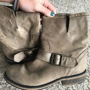 Steve madden booties tan